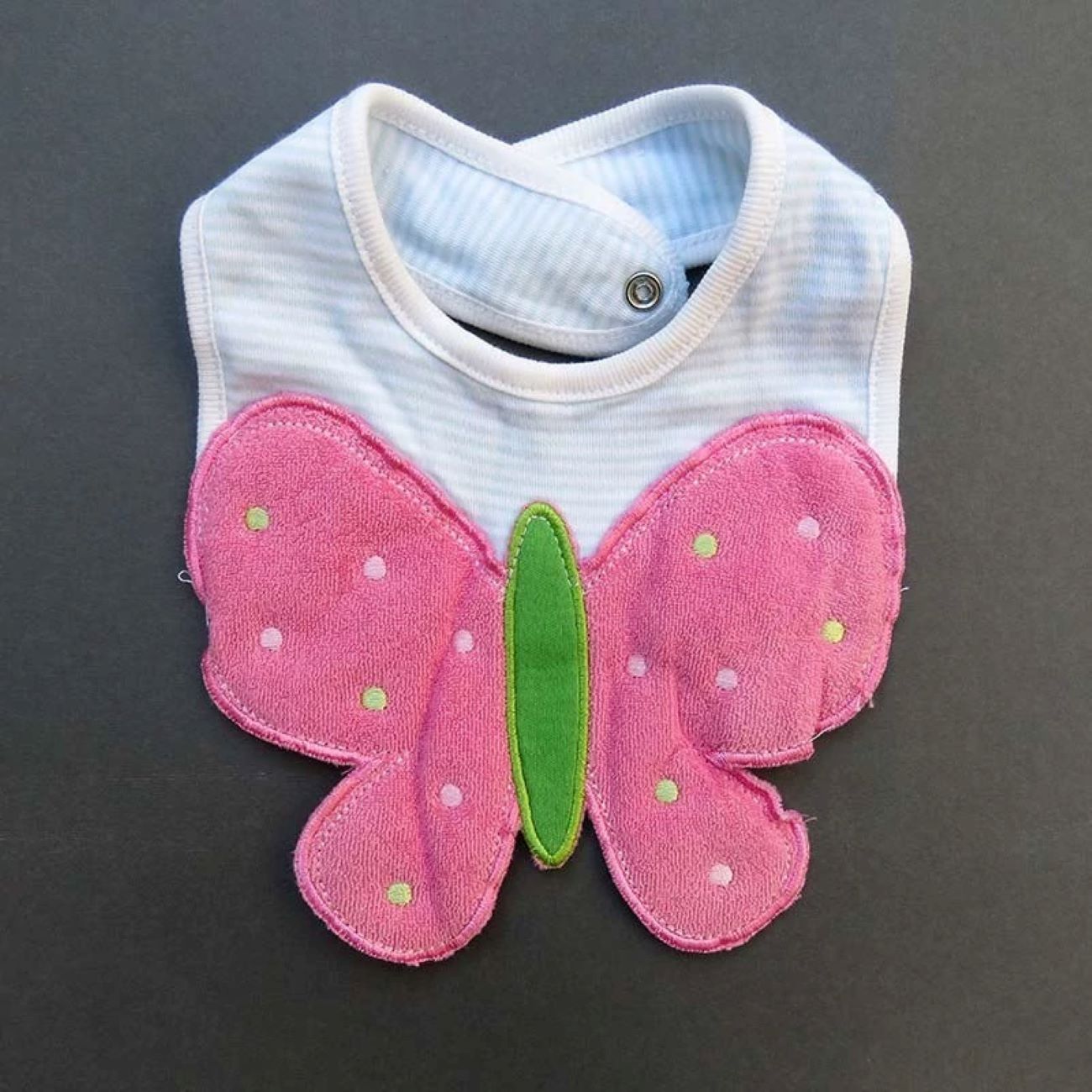 Bavoir bébé à 3 couches avec motif papillon dessin animé
