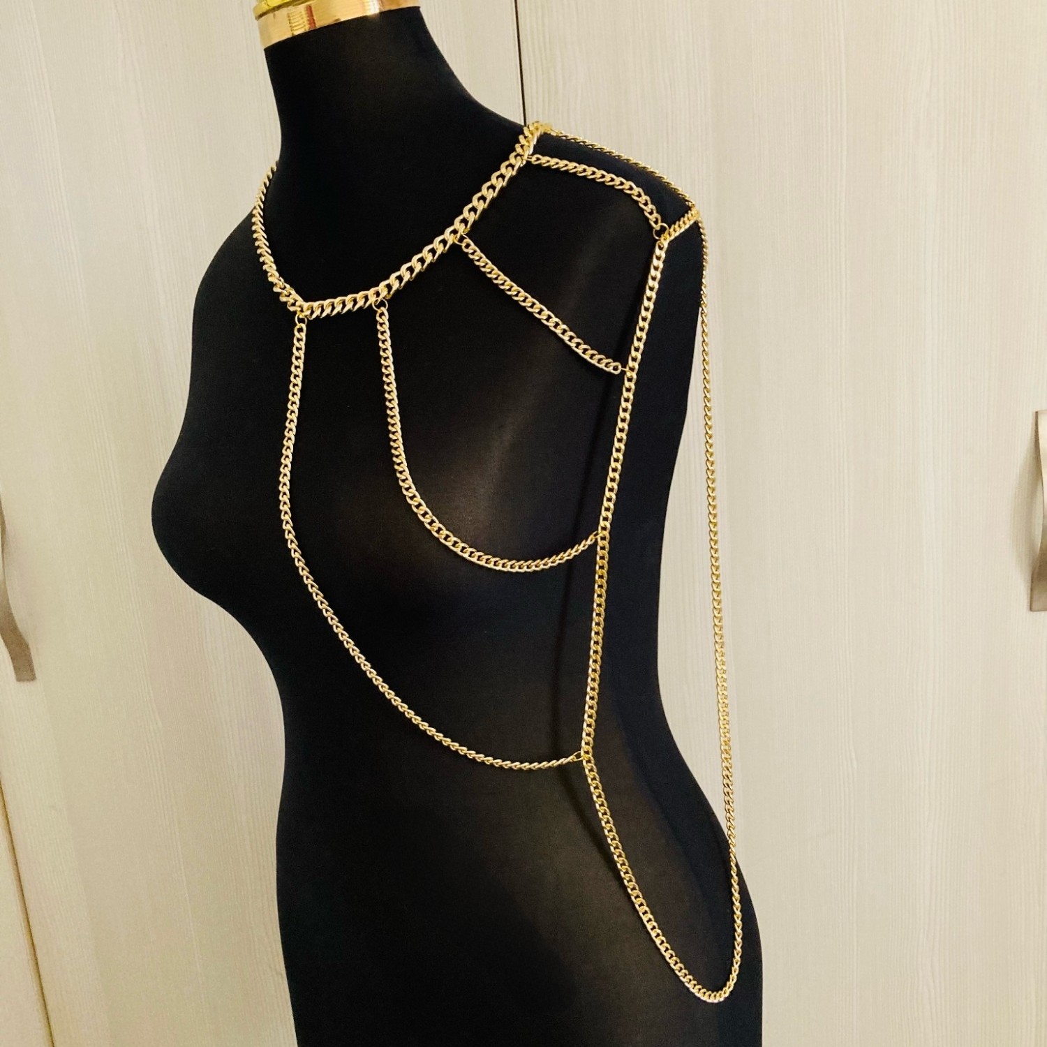 Chaîne corporelle unilatérale – Parfaite pour les fêtes et les looks audacieux