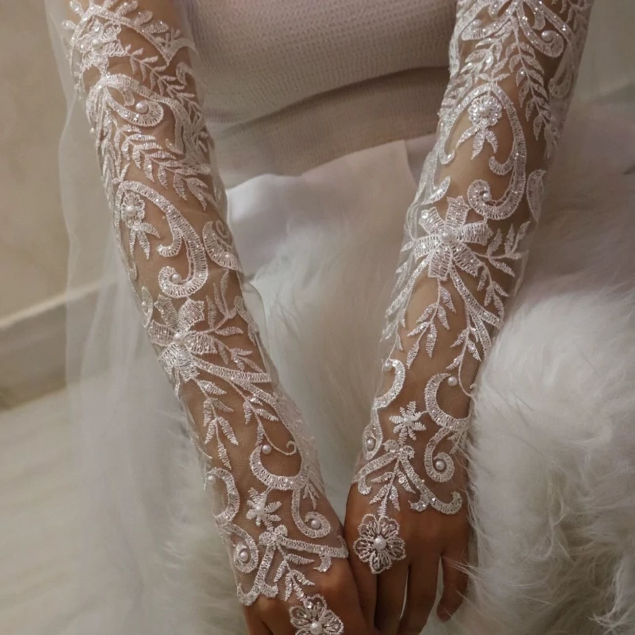Gants de mariée ornés de sequins et de perles pour la cérémonie de mariage