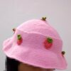 Chapeau Seau Crochet Fraise Rose – Adapté aux Activités de Plein Air et aux Événements Musicaux