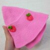 Chapeau Seau Crochet Fraise Rose – Adapté aux Activités de Plein Air et aux Événements Musicaux