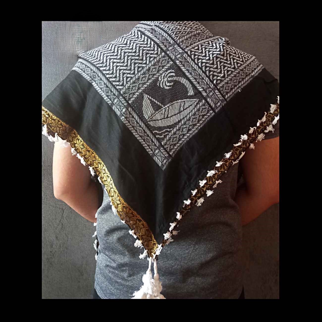Shemagh Omanais Premium – Tenue Traditionnelle en Coton, Confort avec Bordure Dorée