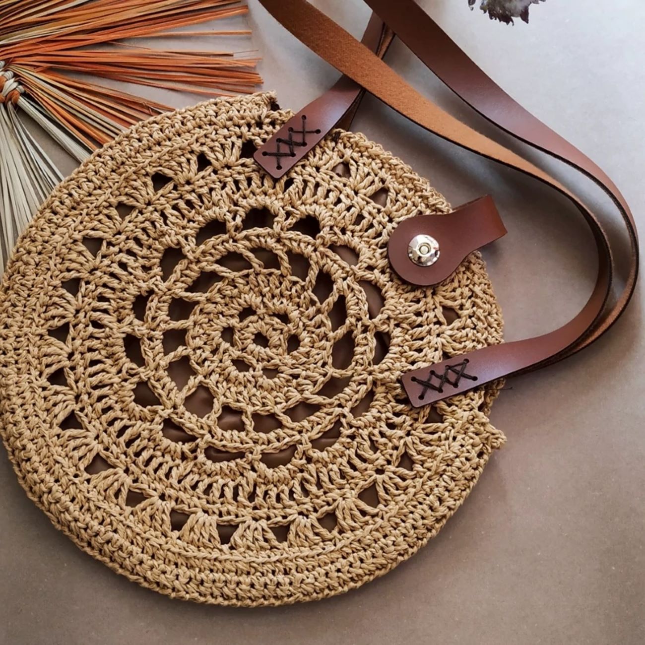 Sac en raphia crocheté avec du fil en papier – Léger et résistant