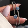 Bracelet Manchette Double-Ligne pour Femme, Orné de Pierres Complètes avec Motif Floral