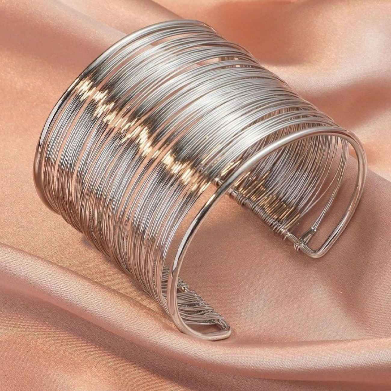 Bracelet Manchette pour Femme Inspiré du Fil Métallique – Multi-Rangs, Résistant à la Décoloration