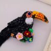 Broche toucan perlée – gracieuse et unique