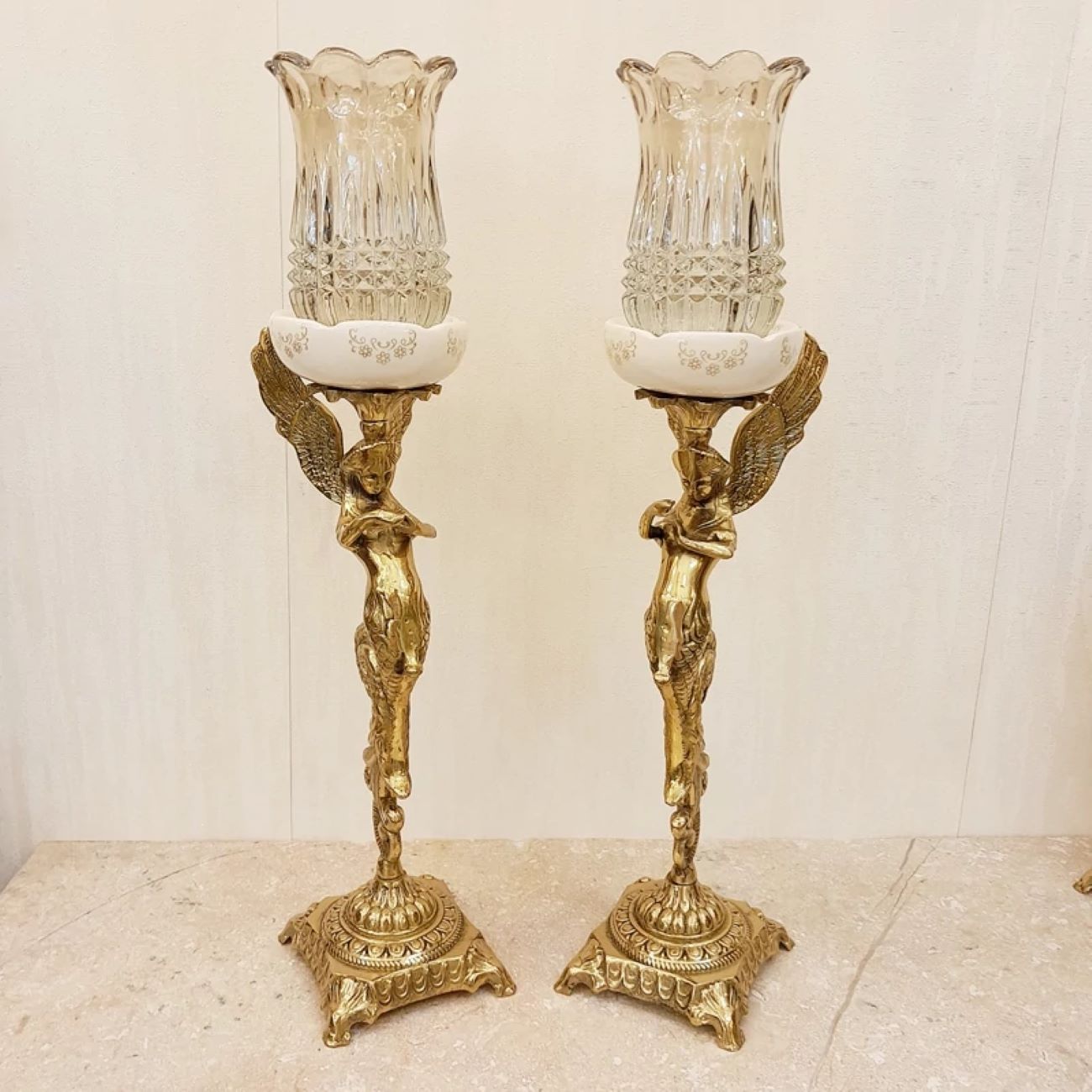 Bougeoir en bronze, design ange avec base carrée