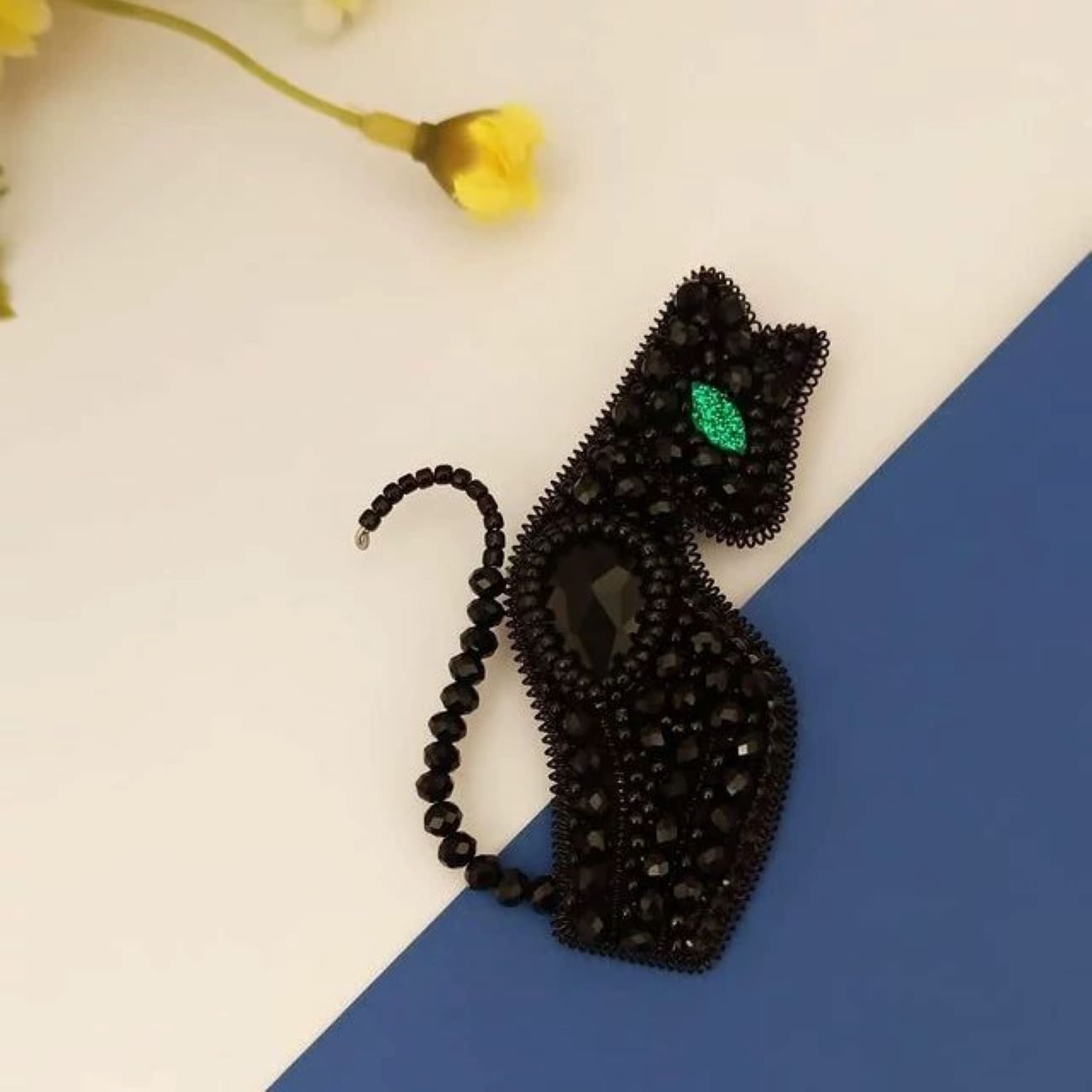 Charmante broche chat perlée – adorable et colorée