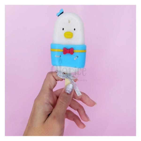 Bougie fantaisie en forme de glace avec poussin
