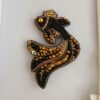 Broche poisson doré perlée – accessoire pour les amoureux de la nature