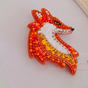 Superbe broche renard perlée – gracieuse et unique