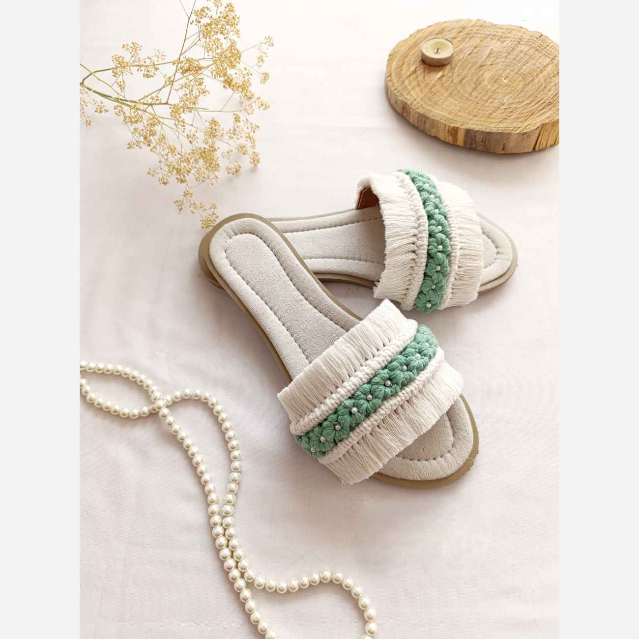 Sandale Chausson Macramé Fait Main avec Motif Fleur de Camomille