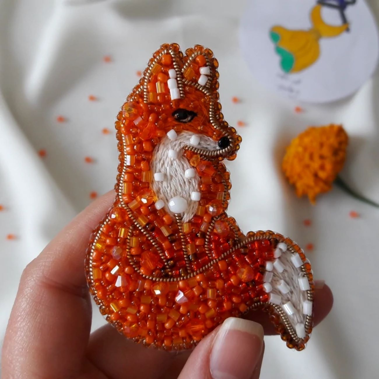 Majestueuse broche renard perlée – royale et captivante