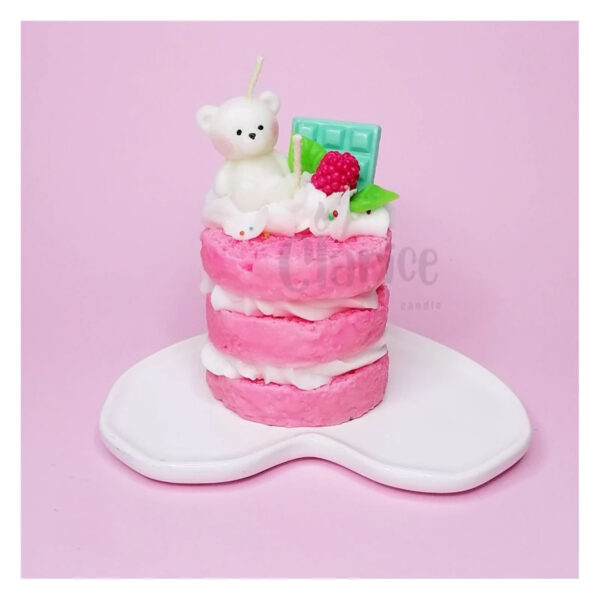 Bougie fantaisie rose faite main en forme de gâteau à étages avec ourson et chocolat