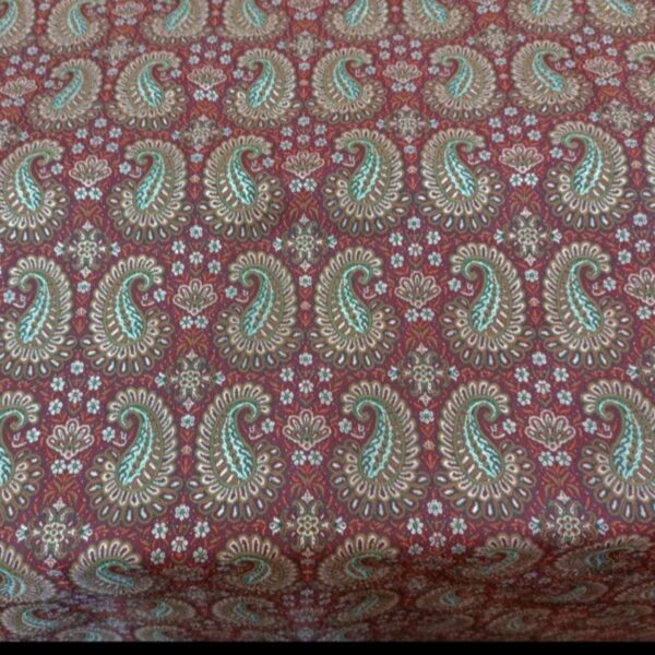 Tissu Termeh en soie – Motif paon bordeaux