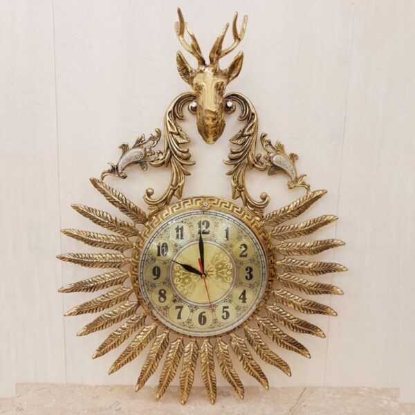 Horloge murale en laiton avec motif cerf – style classique et moderne