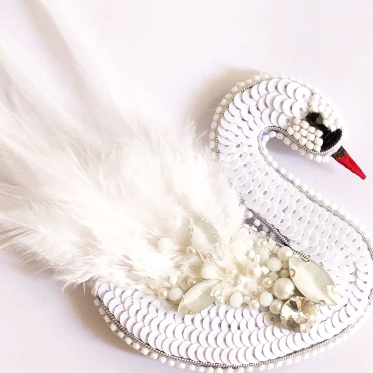 Broche cygne – merveilles animales pour sublimer votre style