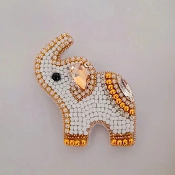 Broche éléphant perlée vive – belle et joyeuse